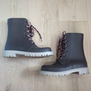 Cougar Black Lace-Up Waterproof Winter Boots with Light Gray Sole